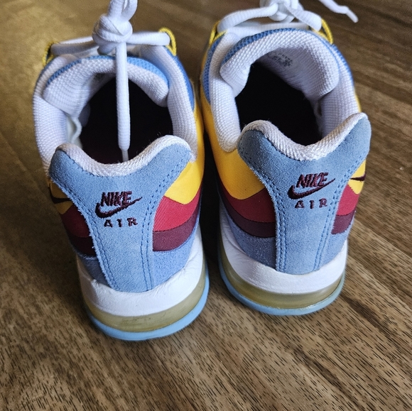 Nike Air Max Dynamic Blue and Yellow Sneakers with Cushioned Soles - Picture 3 of 4